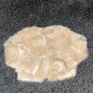 Nude/Cream Soft Fluffy jacket so cute 🥰 Perfect for winter